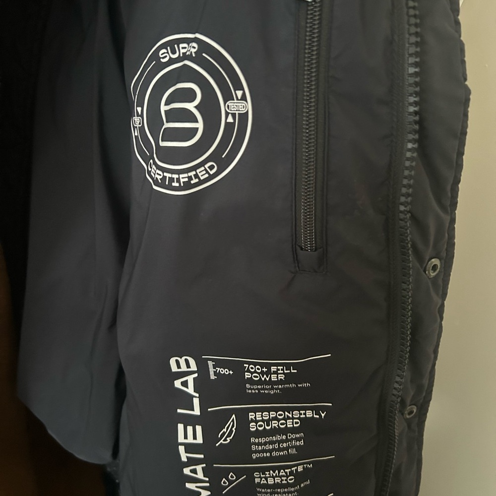 Aritzia Black Shorty Superpuff - Picture 4 of 4